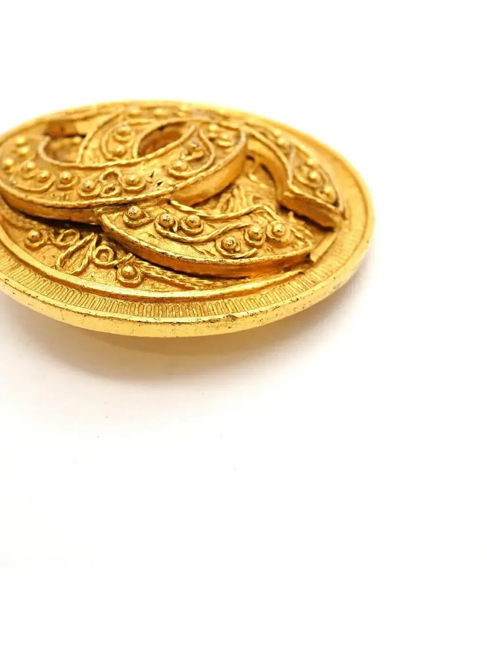 Chanel Cc Logo Circle Brooch Metal #357920C78B